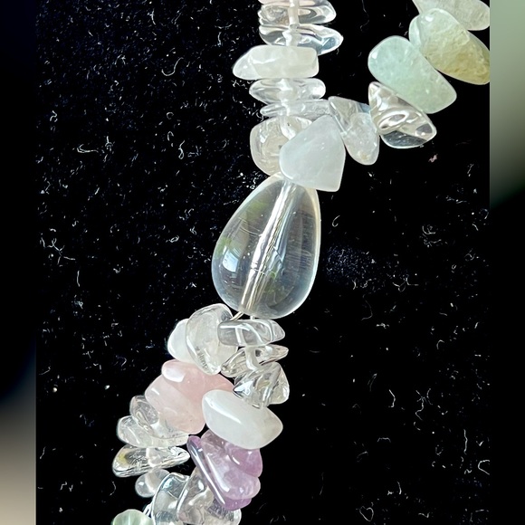 ๐ธ New AB Iridescent Carved Mother of Pearl Shell Flower Gemstone Bead Necklace - Picture 4 of 6
